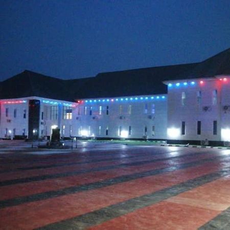 Murphy'S Mansion Resort Umuahia Buitenkant foto