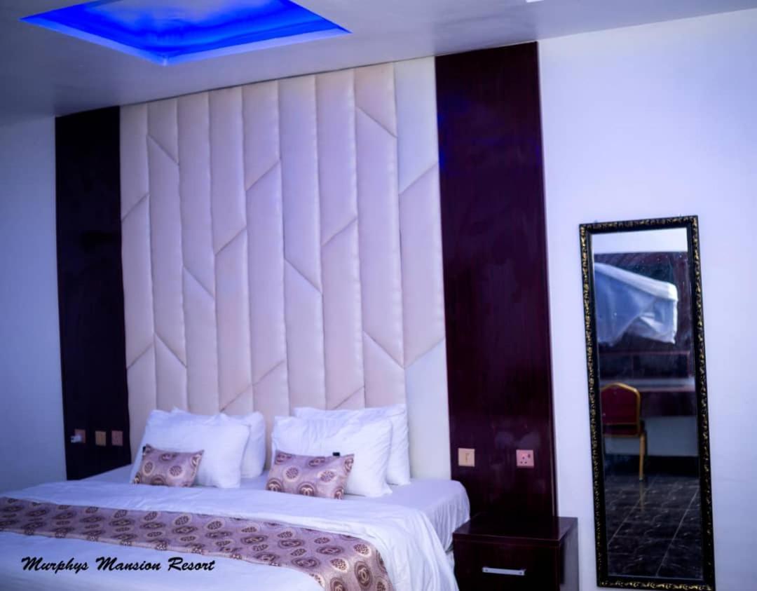 Murphy'S Mansion Resort Umuahia Buitenkant foto