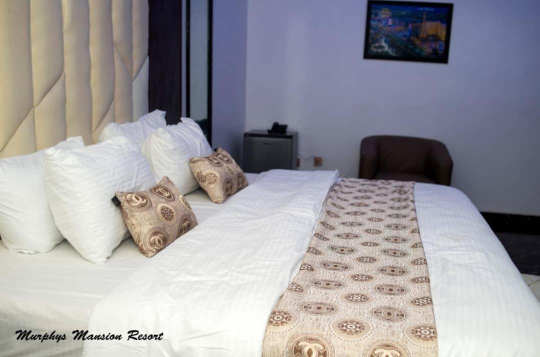 Murphy'S Mansion Resort Umuahia Buitenkant foto