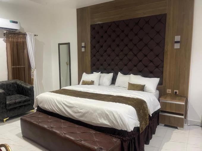 Murphy'S Mansion Resort Umuahia Buitenkant foto
